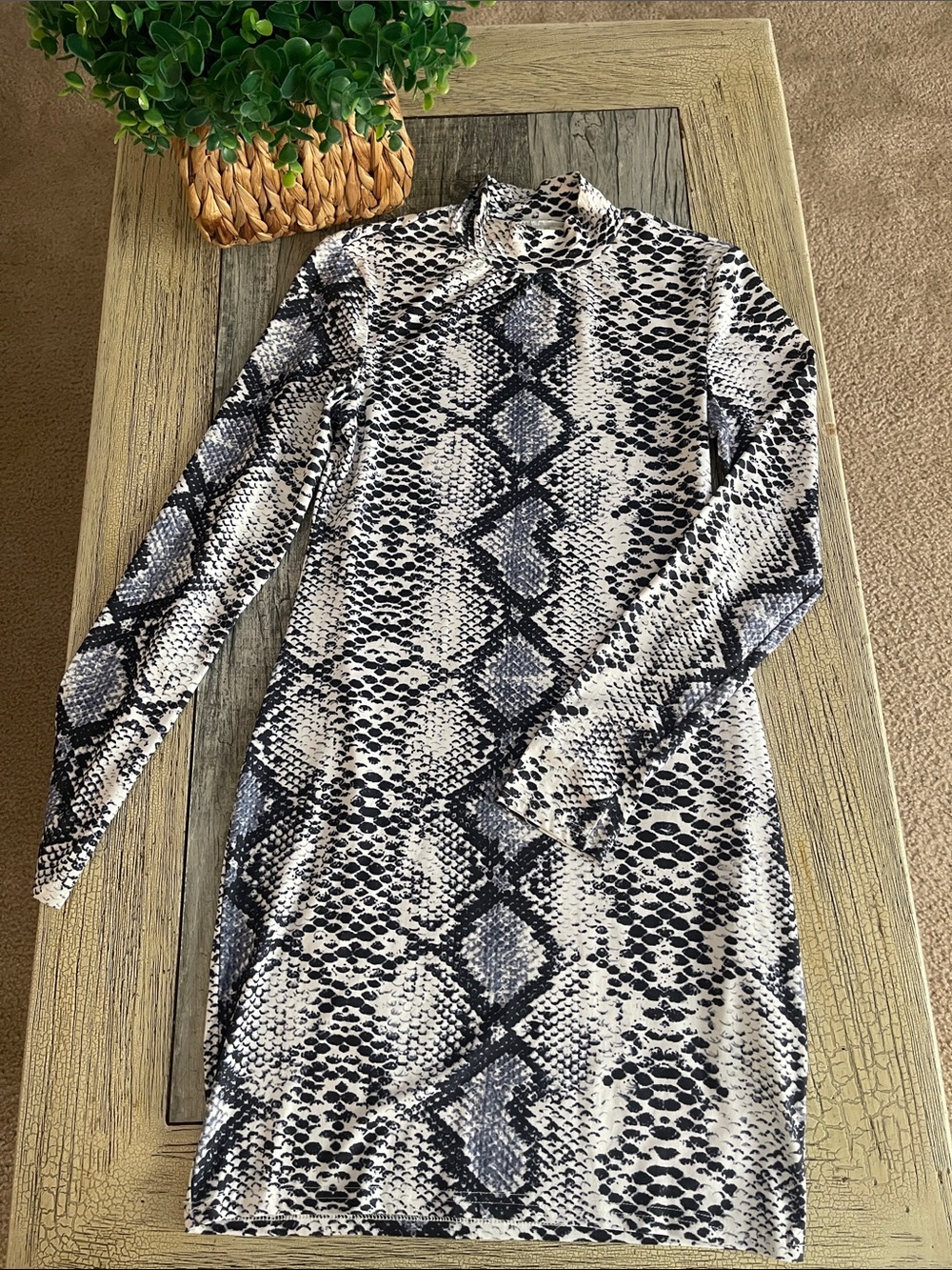 SHEIN Black & White Snake-Print Long Sleeve Bodycon Dress